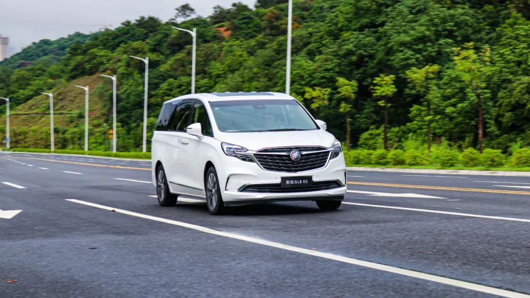 梦想家对比GL8，38万多的豪华MPV怎么选？