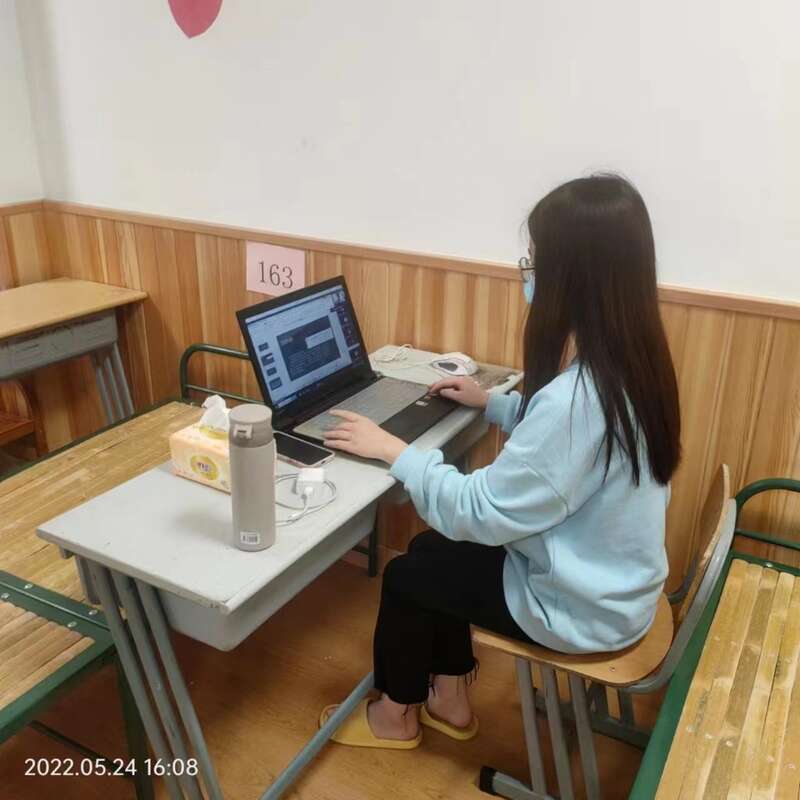 山西大学生在沪感染新冠出舱，在中转站论文答辩，如今抢票返乡休闲区蓝鸢梦想 - Www.slyday.coM