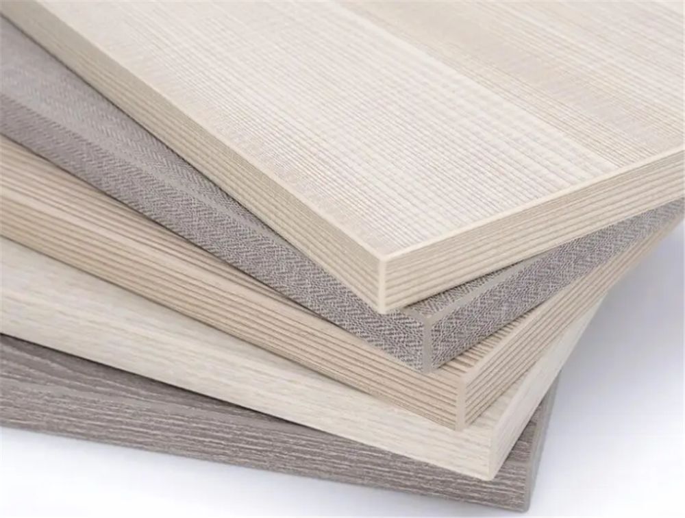 我个人是更建议柜门选用颗粒板或者生态板的,别一味模仿柜体的板材