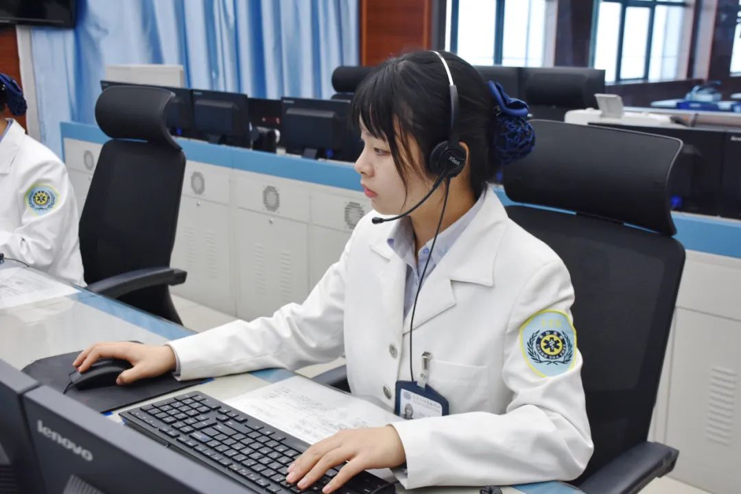 班组天地急救从接通电话的一刻已经开始看120调度员如何24小时守护