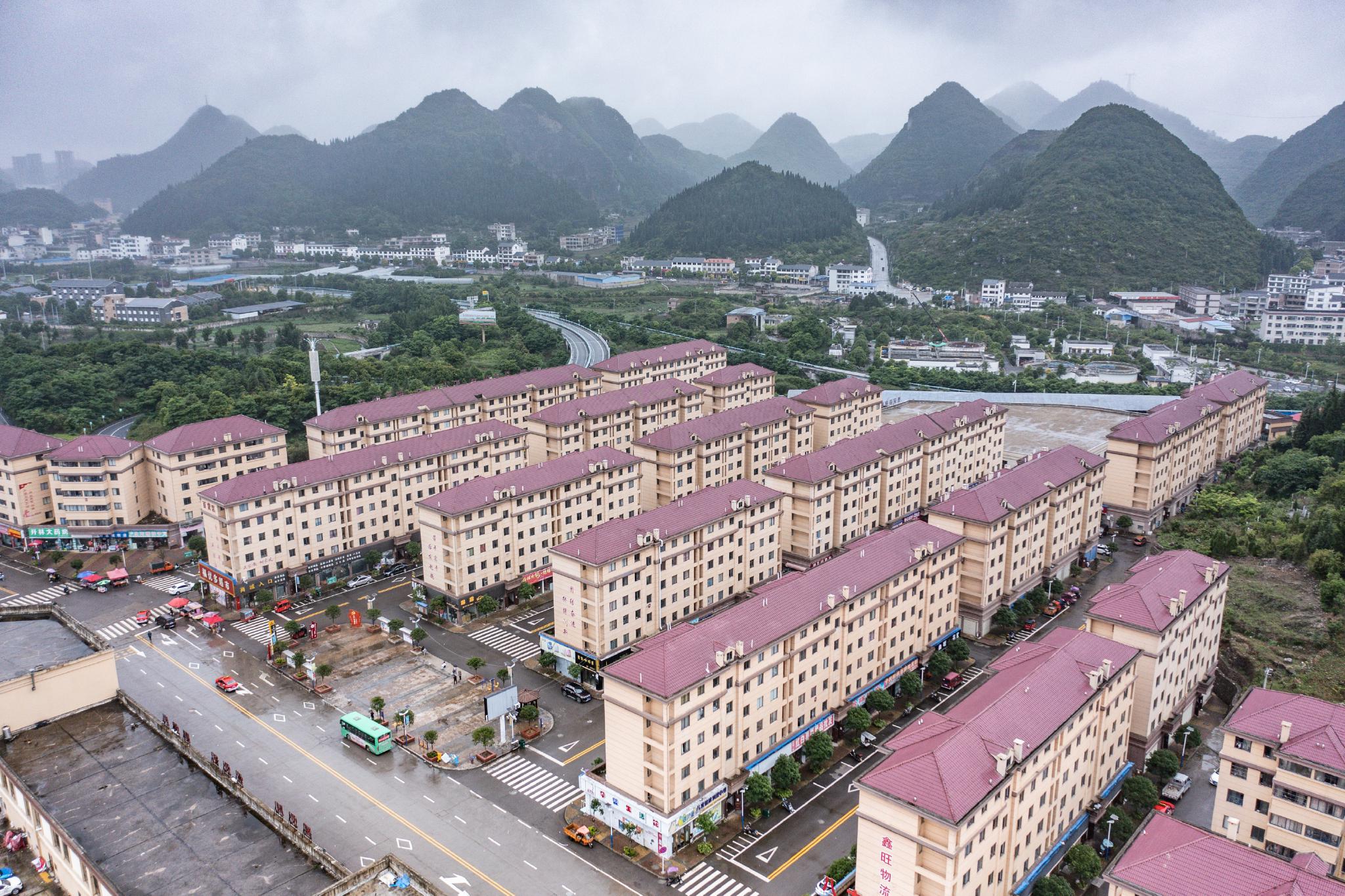 这是5月24日拍摄的普定县定南街道鑫旺社区易地扶贫搬迁点(无人机照片