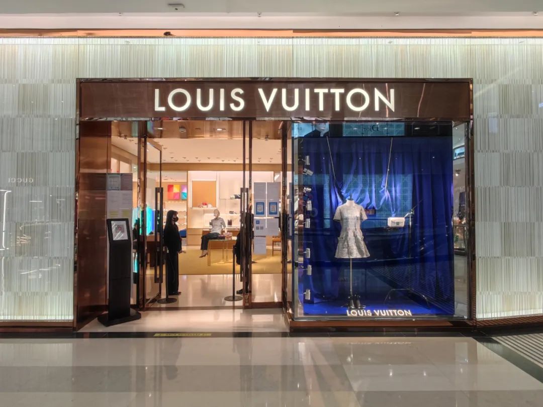 进价5千销售1万7，华伦天奴以次充好被罚...消费者可索要3倍赔偿！休闲区蓝鸢梦想 - Www.slyday.coM