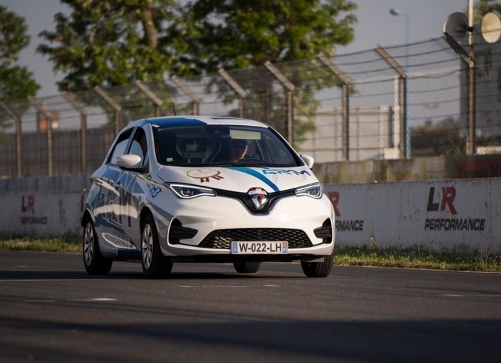 三天行驶超 2000 公里的车，用的竟是「粪肥」燃料休闲区蓝鸢梦想 - Www.slyday.coM