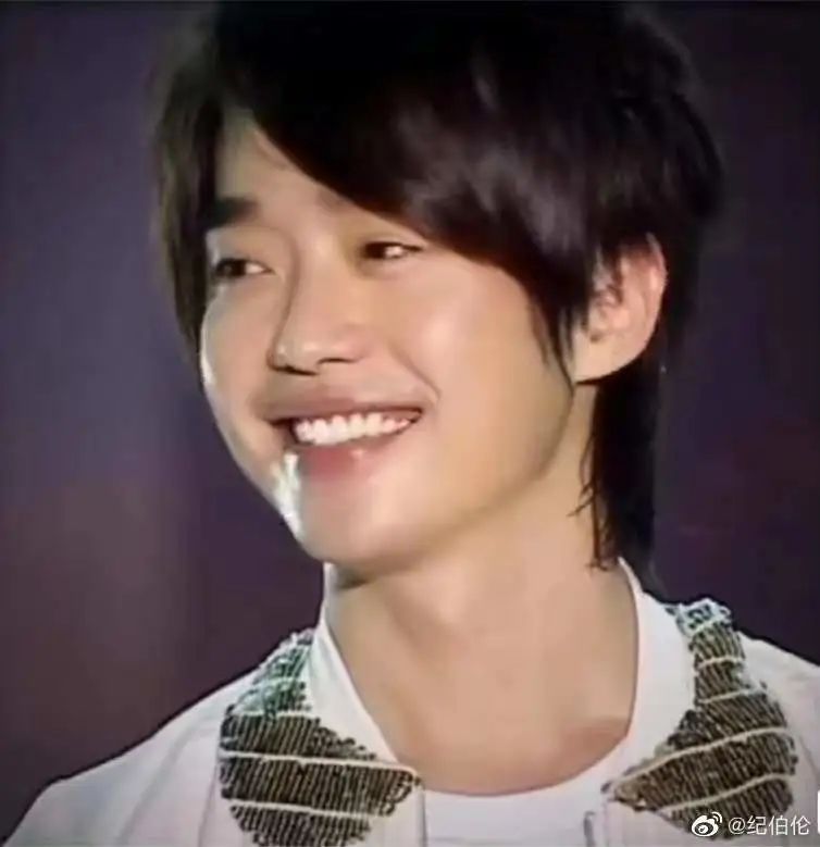 还记得微笑pasta中的何群吗现在是叔圈天花板
