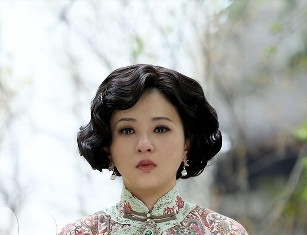 小婉君金铭,其实没有长残,但为何就是给人普通的感觉?__财经头条