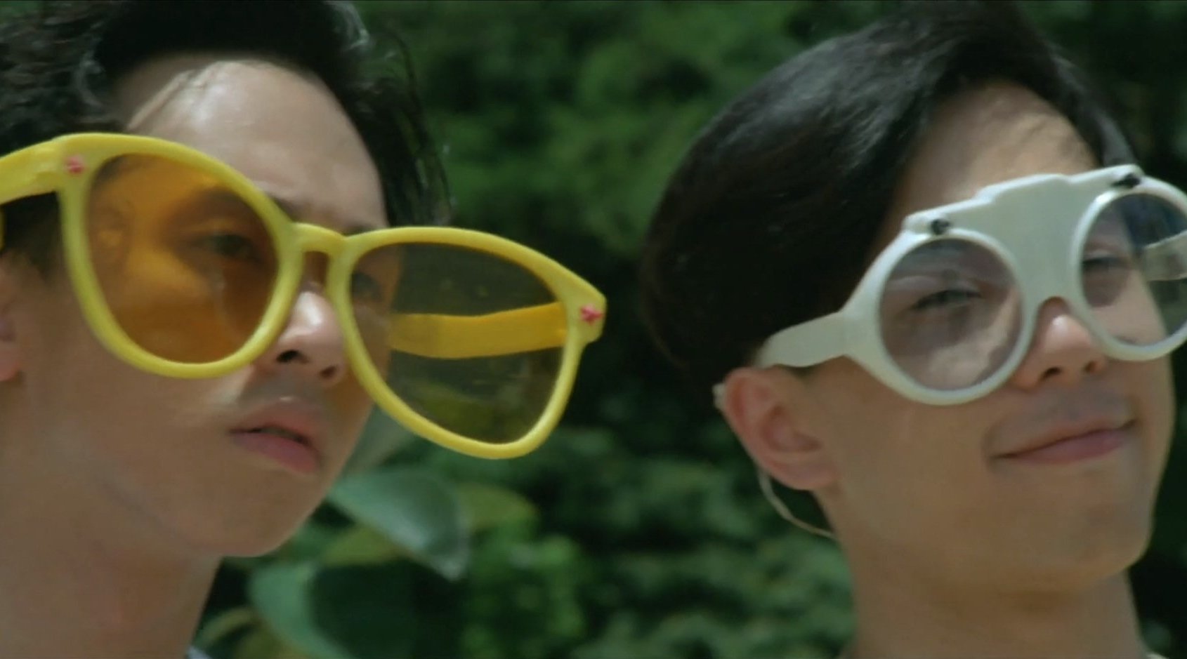 1990年开心鬼救开心鬼中的beyond和开心少女组青春无敌