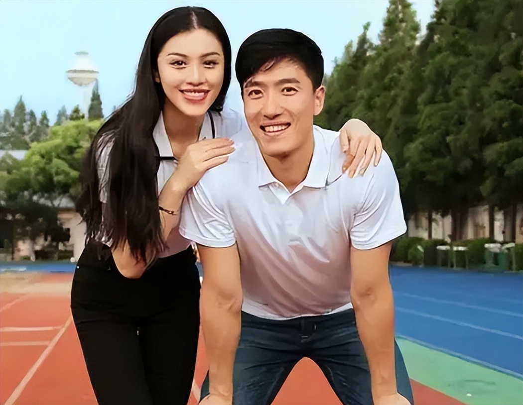 刘翔妻子真有个性,鲻鱼头配长裙混搭风,高冷模特气质