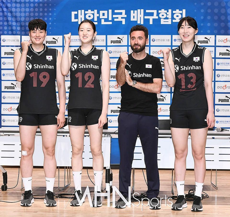 大队长朴贞雅韩国女排外籍教练团终于与队汇合并公布16人大名单