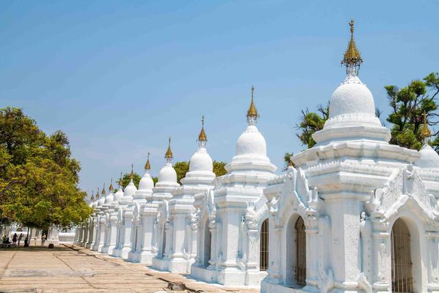 缅甸超大功德塔之一,美轮美奂的建筑令人过目难忘,赶紧来欣赏吧休闲区蓝鸢梦想 - Www.slyday.coM 缅甸超大功德塔之一,美轮美奂的建筑令人过目难忘,赶紧来欣赏吧休闲区蓝鸢梦想 - Www.slyday.coM