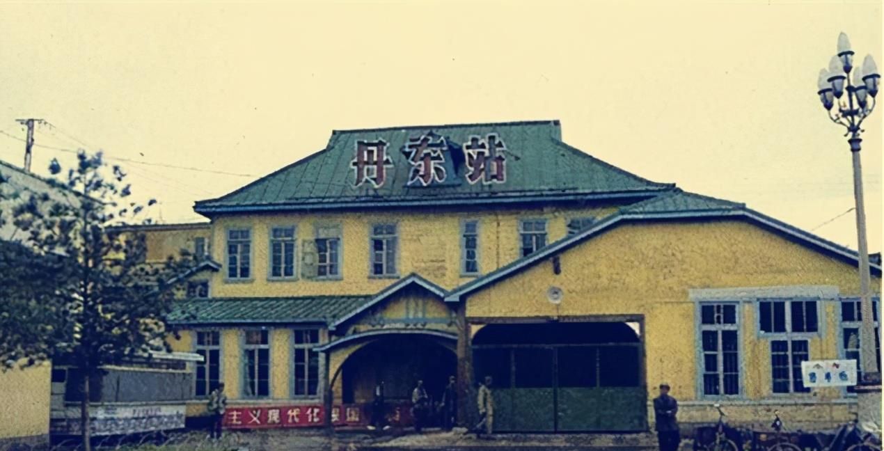 老照片80年代的辽宁丹东感受那时的城市生活