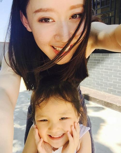 她19岁获选美冠军，刘亦菲曾给她当伴娘，如今35岁爱情事业双赢休闲区蓝鸢梦想 - Www.slyday.coM