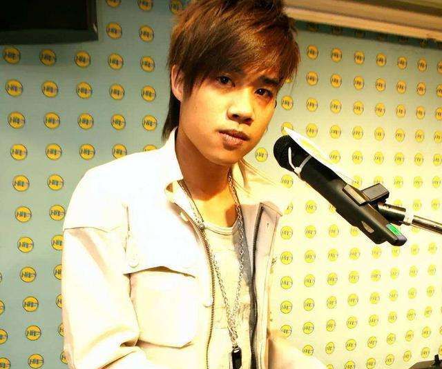 今年是流行复出,流行翻红吗?自从王心凌再度翻红,立马就有他了休闲区蓝鸢梦想 - Www.slyday.coM 今年是流行复出,流行翻红吗?自从王心凌再度翻红,立马就有他了休闲区蓝鸢梦想 - Www.slyday.coM