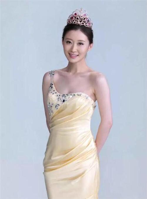 她19岁获选美冠军，刘亦菲曾给她当伴娘，如今35岁爱情事业双赢休闲区蓝鸢梦想 - Www.slyday.coM