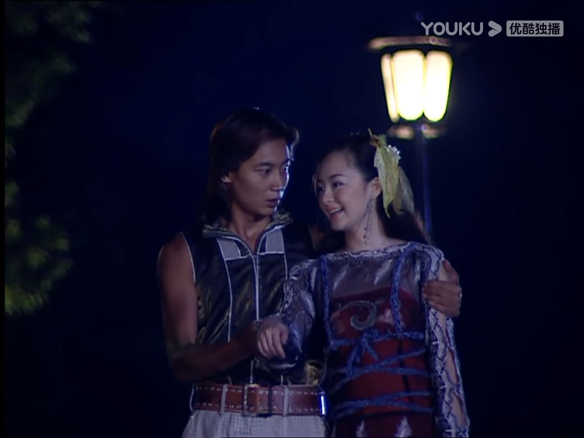 传家中的范燕秋19年前少年王中的巫群