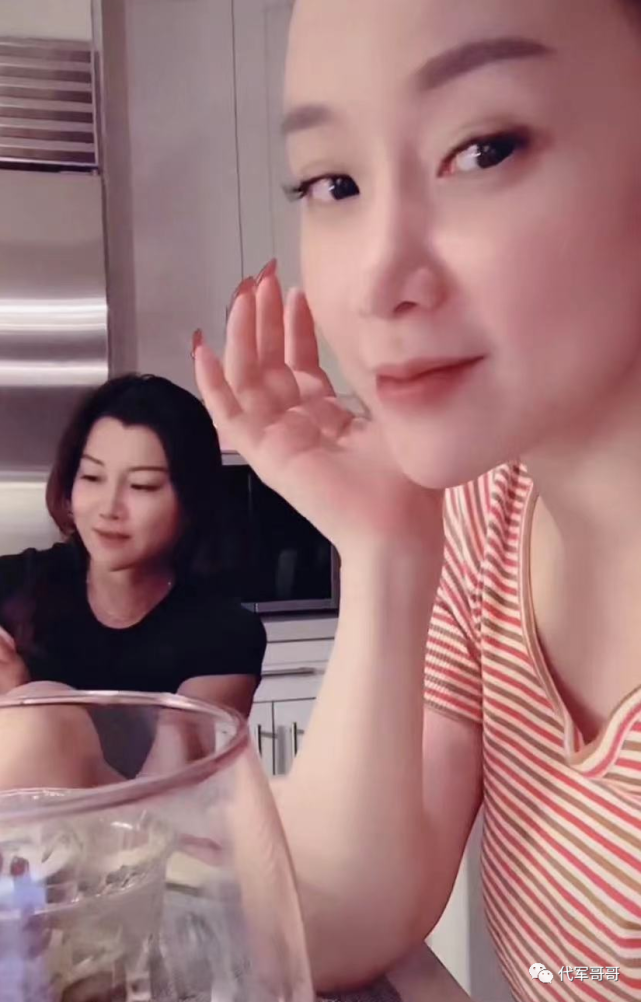 42岁姚芊羽近照曝光曾与黄海波传绯闻如今在美国生活很惬意