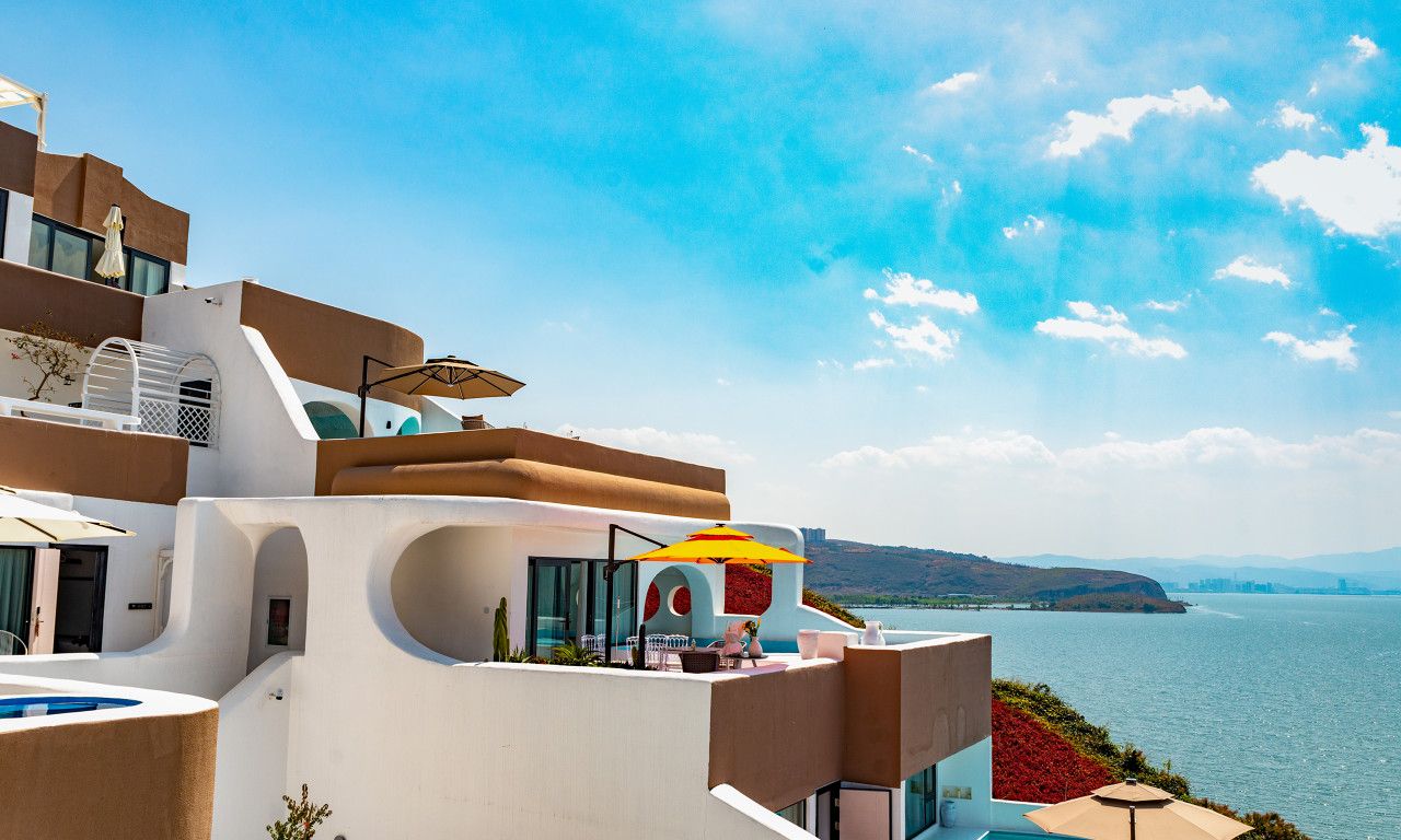 在大理遇见最美半山酒店洱海边的圣托里尼理想邦