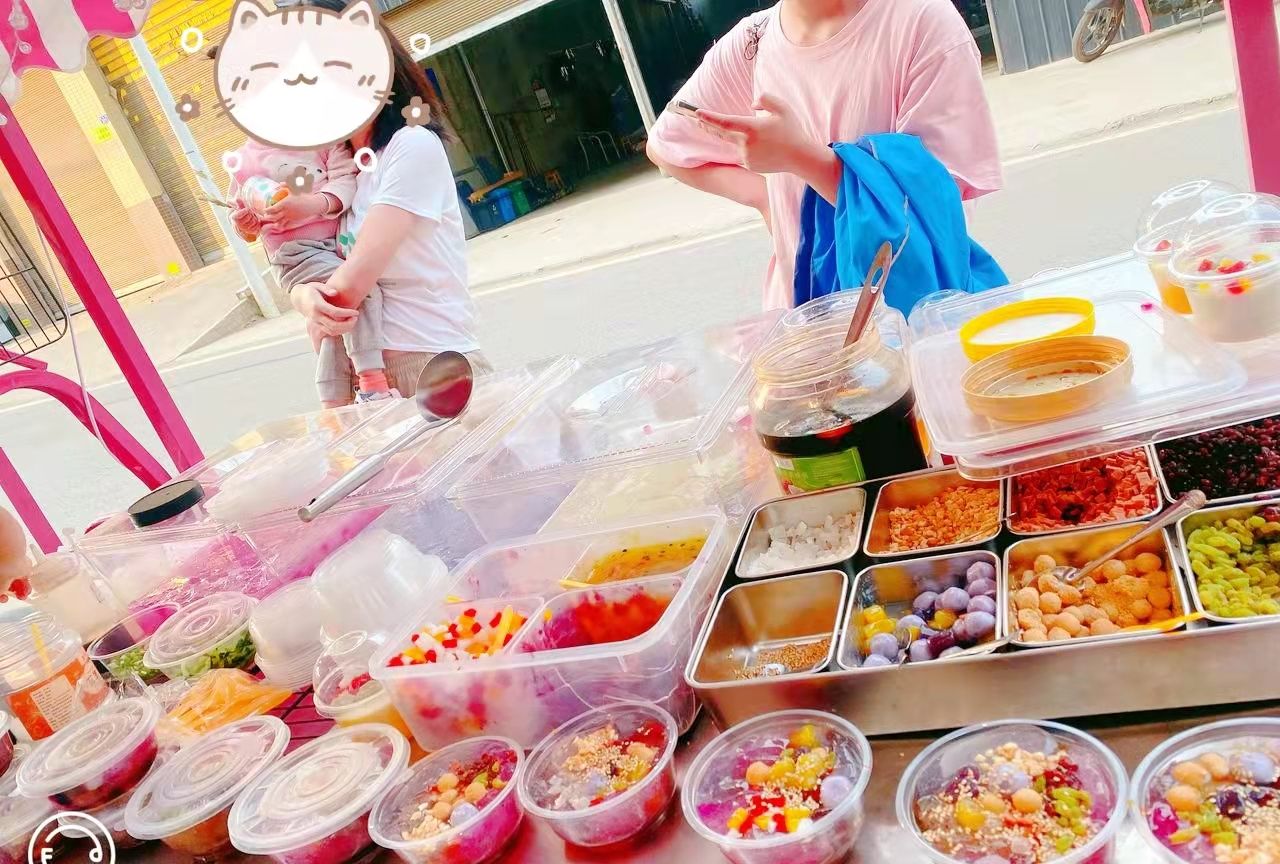 广东美女摆摊卖冰粉一天收入过千外地小伙找了4次才吃上