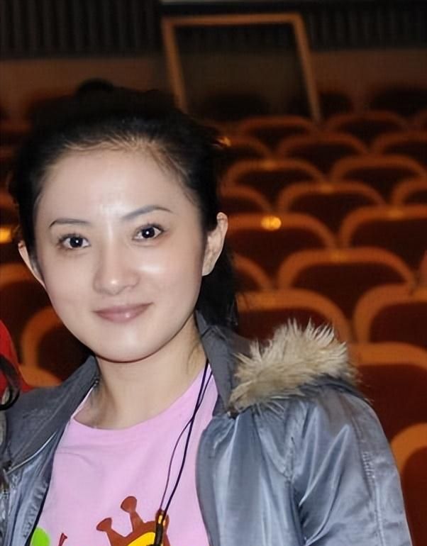 小婉君金铭,其实没有长残,但为何就是给人普通的感觉?__财经头条