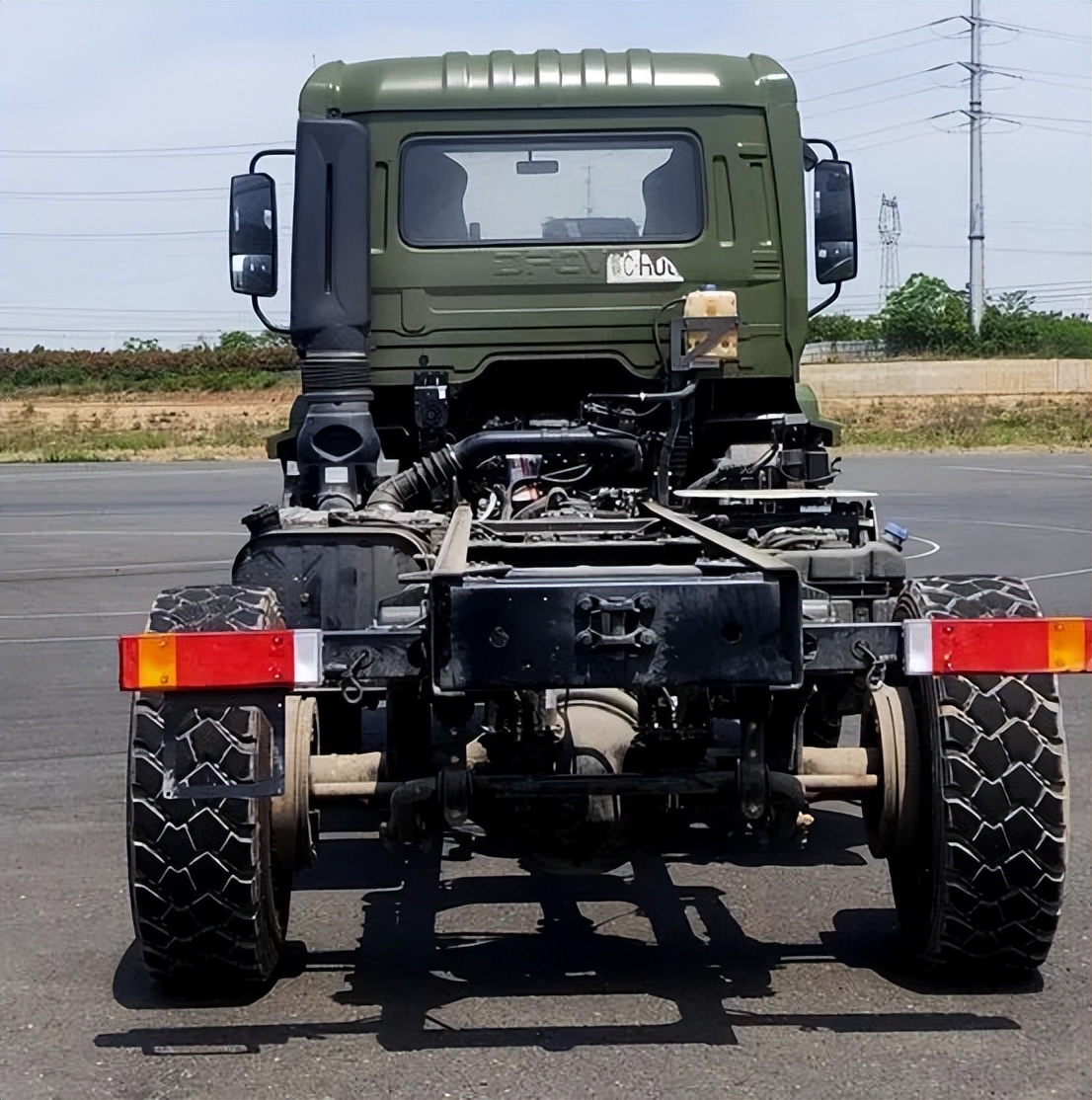 涂装疑似军车解放东风新型越野卡车曝光采用军绿车漆