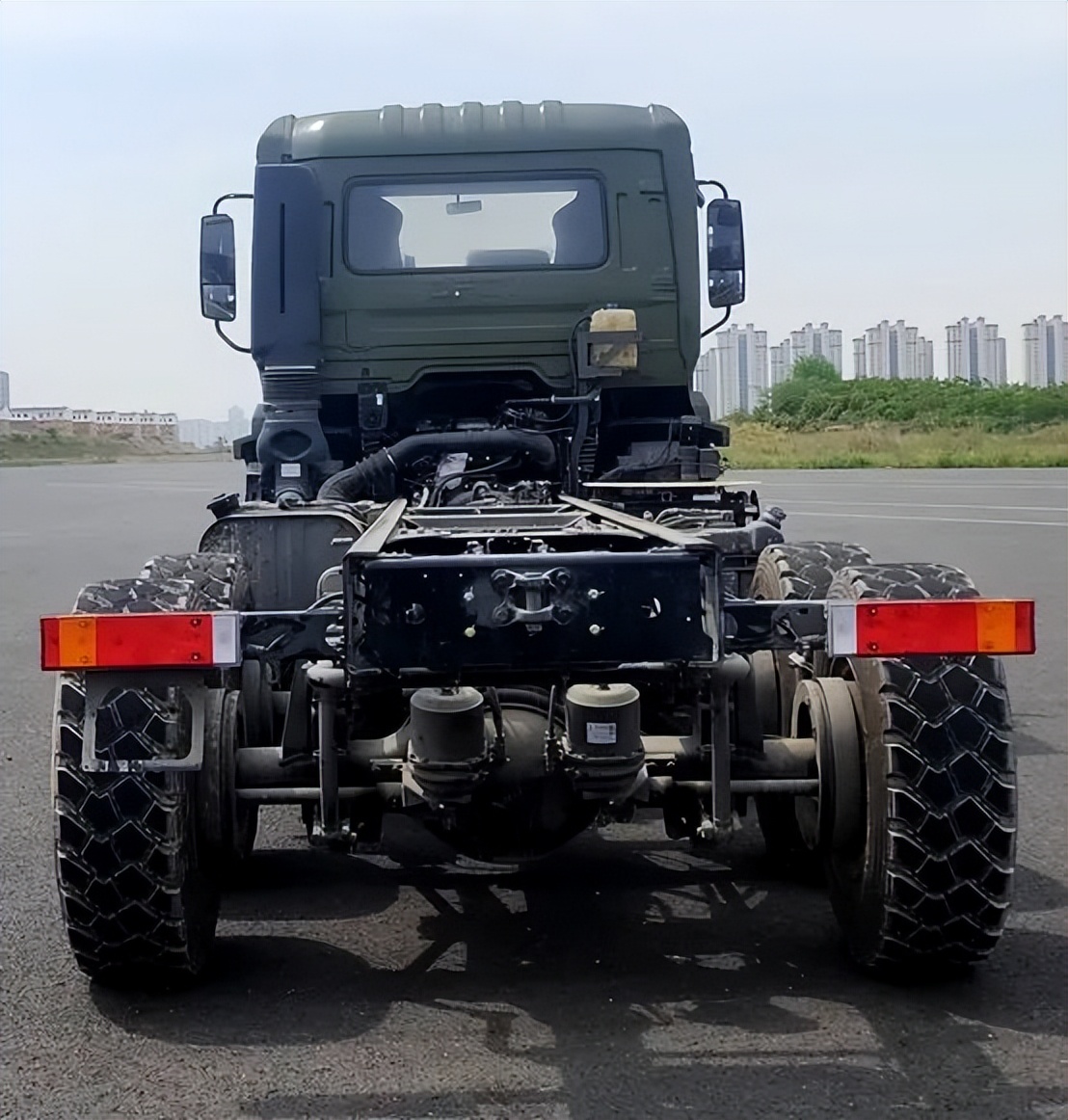 涂装疑似军车解放东风新型越野卡车曝光采用军绿车漆