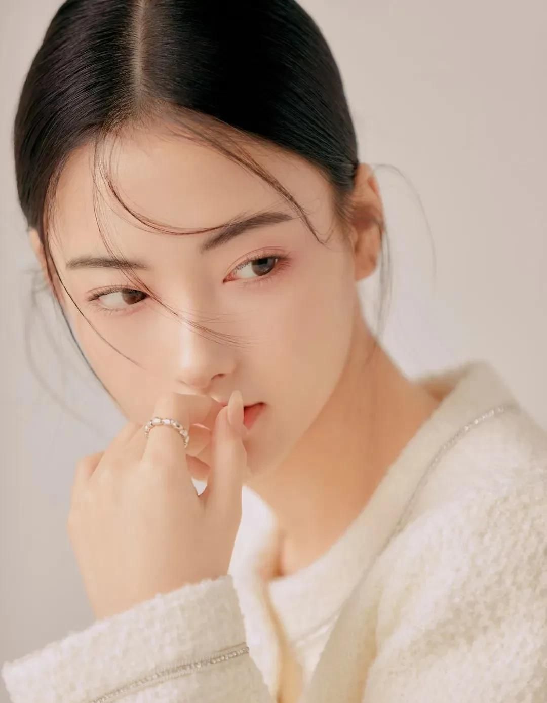 光哥,曾经参与了《战狼2》女主角卢靖姗,热巴,景甜等知名艺人的宣传