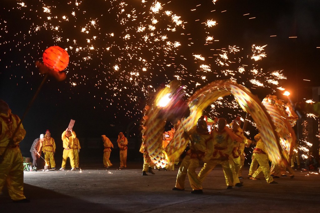 四川内江非遗火龙舞出新活力