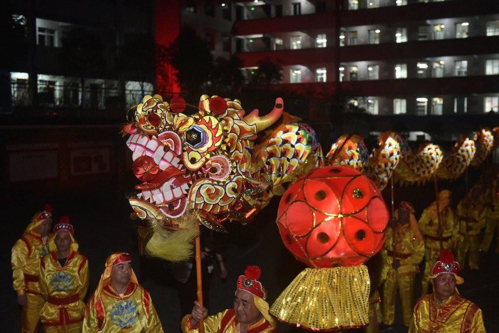 四川内江非遗火龙舞出新活力