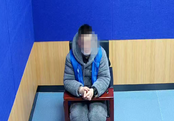 榜一大哥挪用公司588万​公款打赏美女主播！休闲区蓝鸢梦想 - Www.slyday.coM