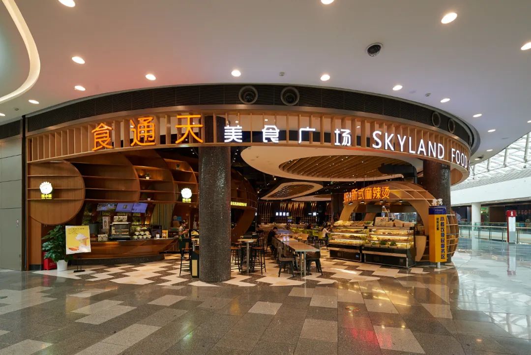 这是2015年食通天·美食广场(武汉荟聚店),以传统美食广场业态组合