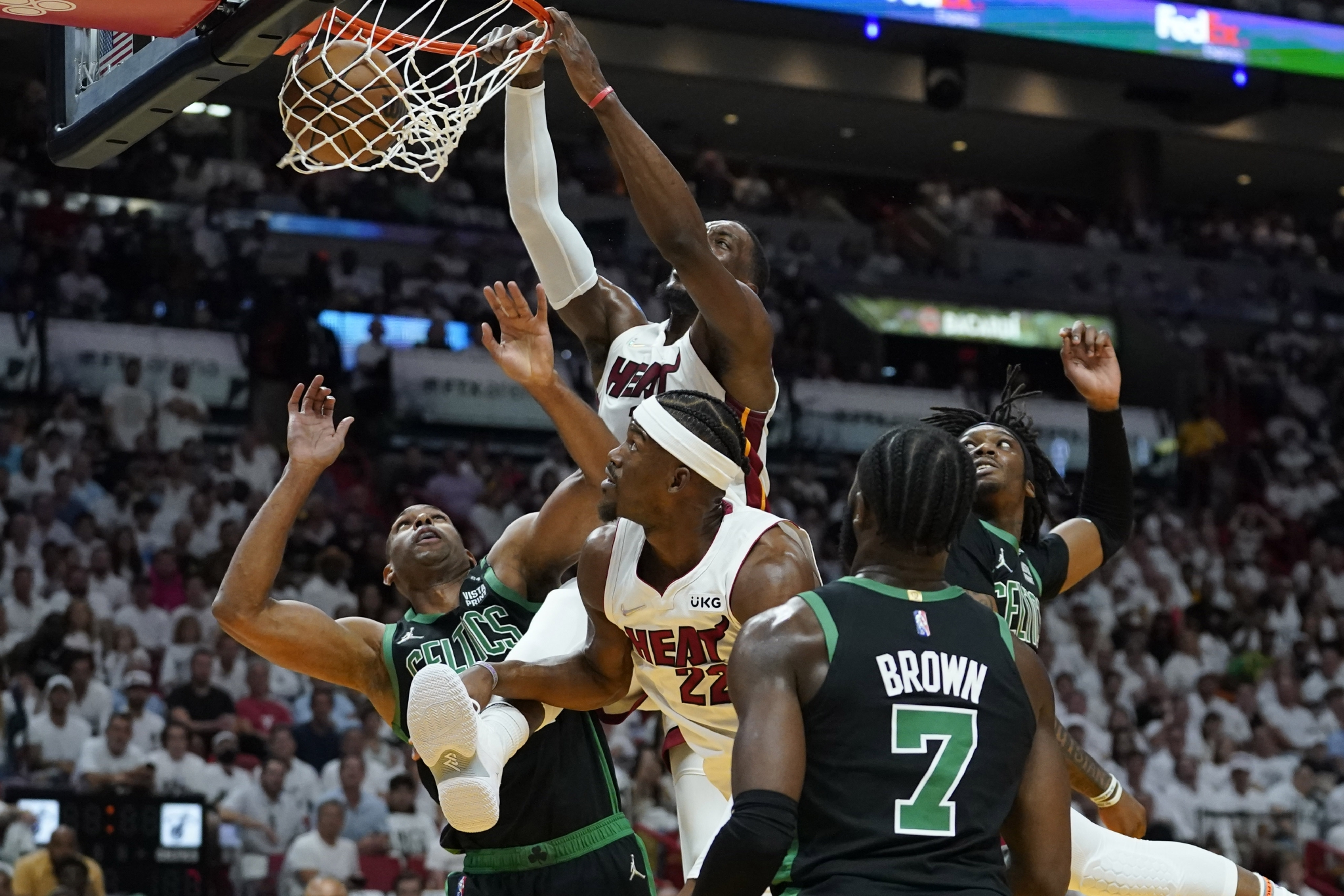 篮球nba东部决赛第五场凯尔特人胜热火