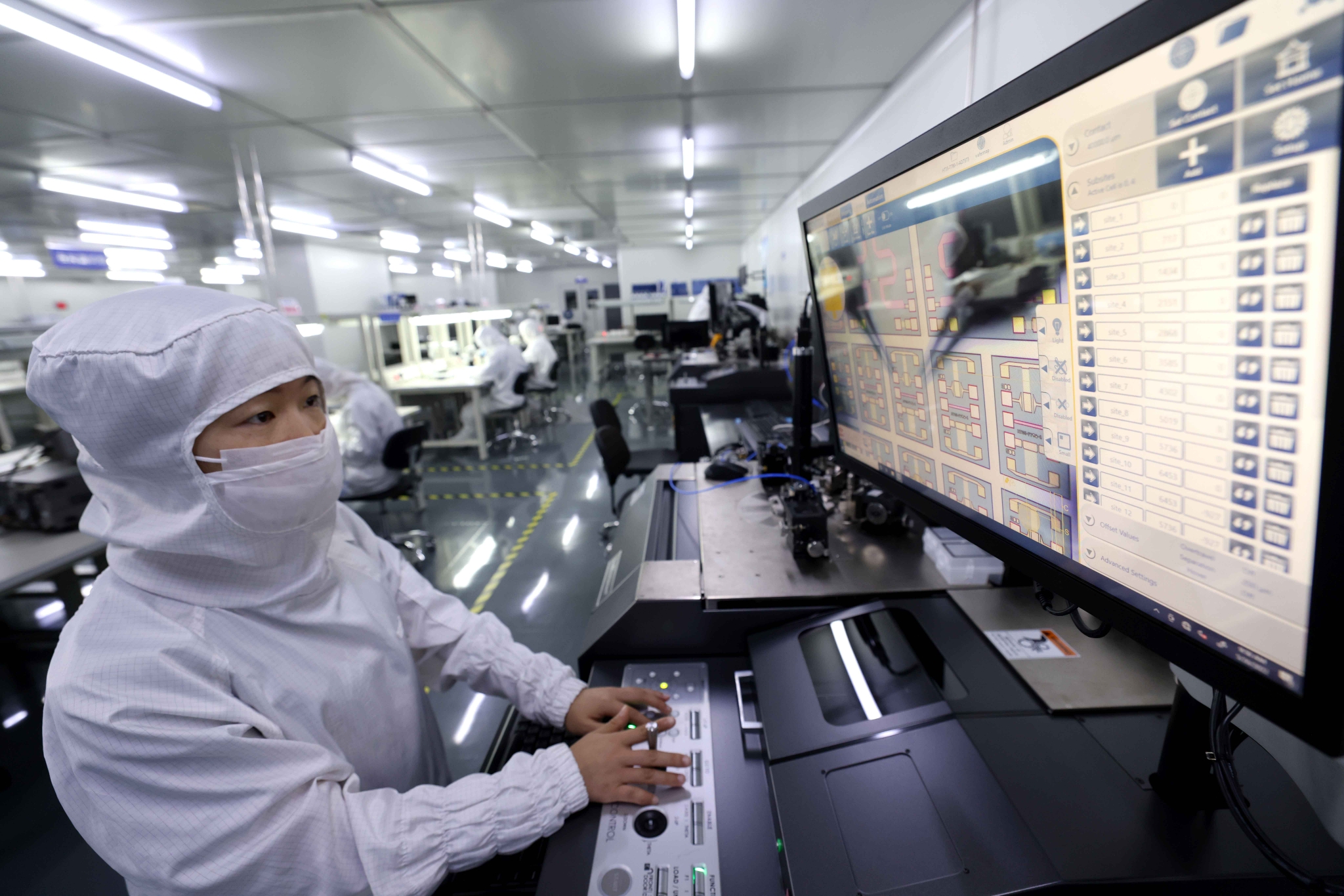 5月26日,在安徽省合肥高新技术开发区的合肥芯谷微电子有限公司,员工