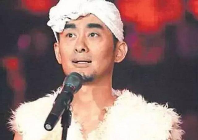 53岁歌手阿宝罕曝光,眉飞色舞讲述在日本往事,胡子拉碴穿破衣服