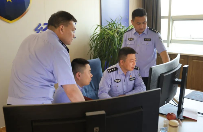 榜一大哥挪用公司588万​公款打赏美女主播！休闲区蓝鸢梦想 - Www.slyday.coM