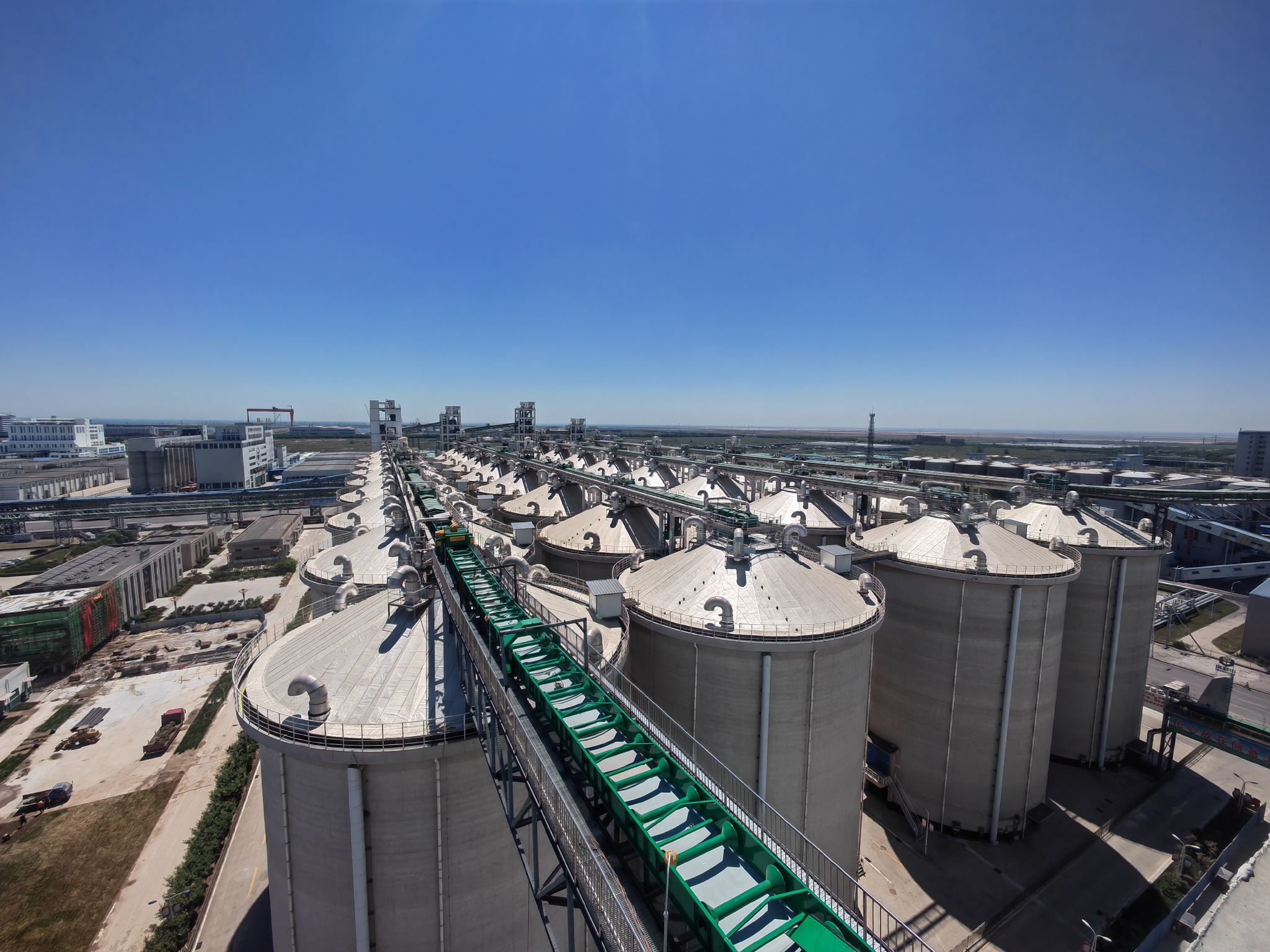 京津最大浅圆仓群一期二期已完成建设,粮食总仓容可达70万吨|仓储