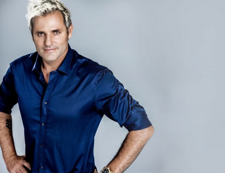 卡尼萨雷斯阿利森和库尔图瓦是世界前五门将但我会选择后者