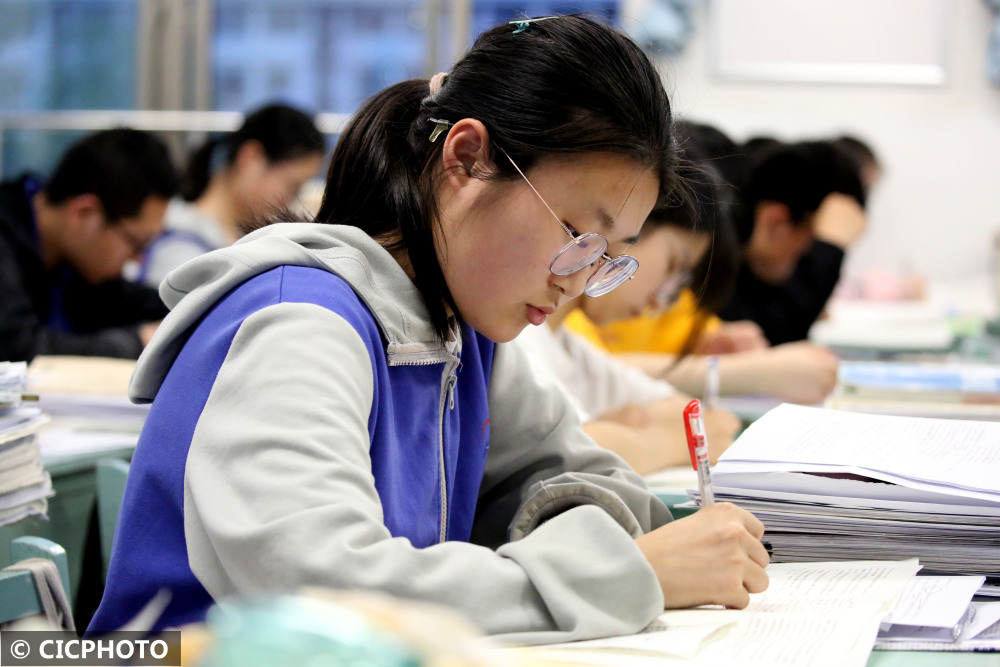 挑灯夜读备战高考