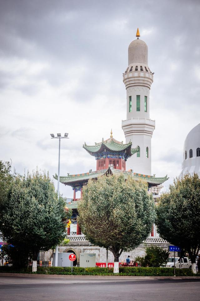 伊宁老城,北疆超迷人的城市美景,古丝绸之路的重要枢纽