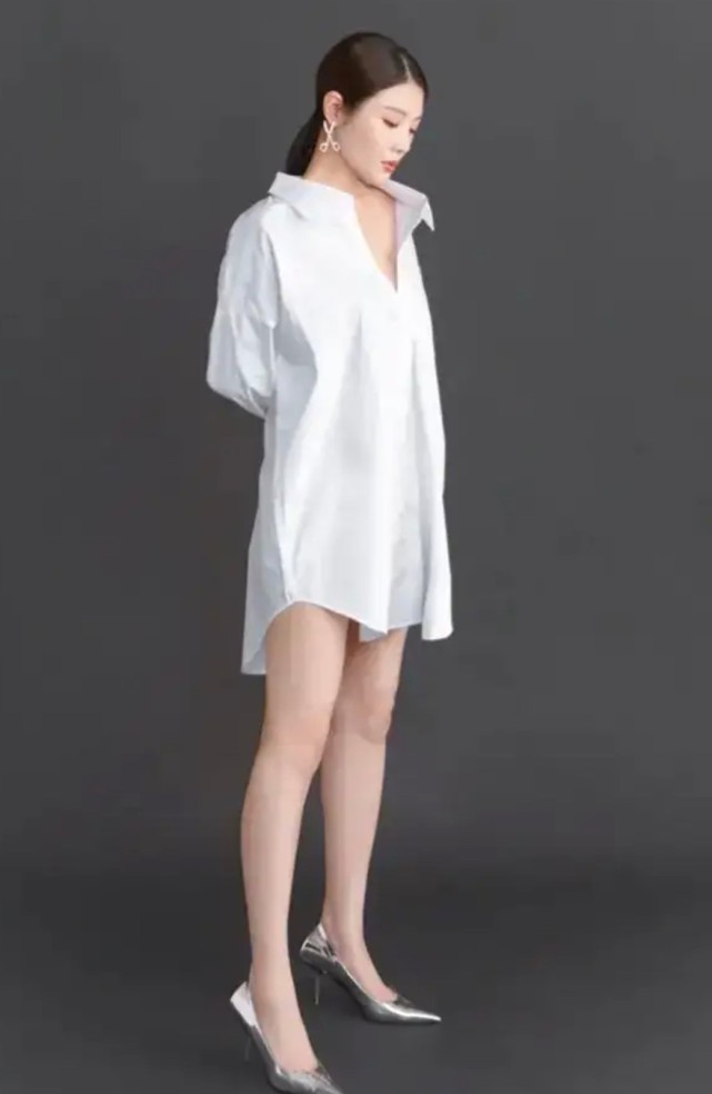 徐冬冬终于换风格了,穿遮臀白衬衫清纯靓丽,整个人气质更高级了休闲区蓝鸢梦想 - Www.slyday.coM 徐冬冬终于换风格了,穿遮臀白衬衫清纯靓丽,整个人气质更高级了休闲区蓝鸢梦想 - Www.slyday.coM