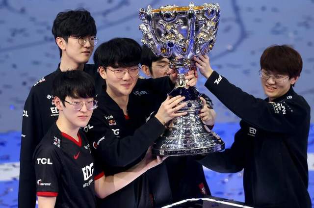 拳头公布各赛区积分,RNG没拿下msi冠军,LPL将失去四号种子休闲区蓝鸢梦想 - Www.slyday.coM 拳头公布各赛区积分,RNG没拿下msi冠军,LPL将失去四号种子休闲区蓝鸢梦想 - Www.slyday.coM