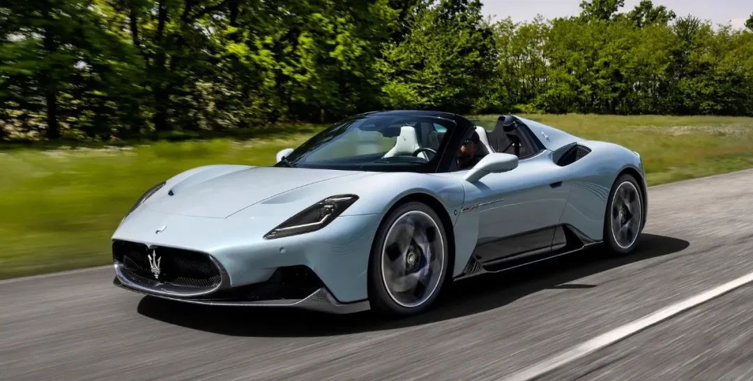 玛莎拉蒂mc20cielo敞篷车关篷也有玻璃车顶