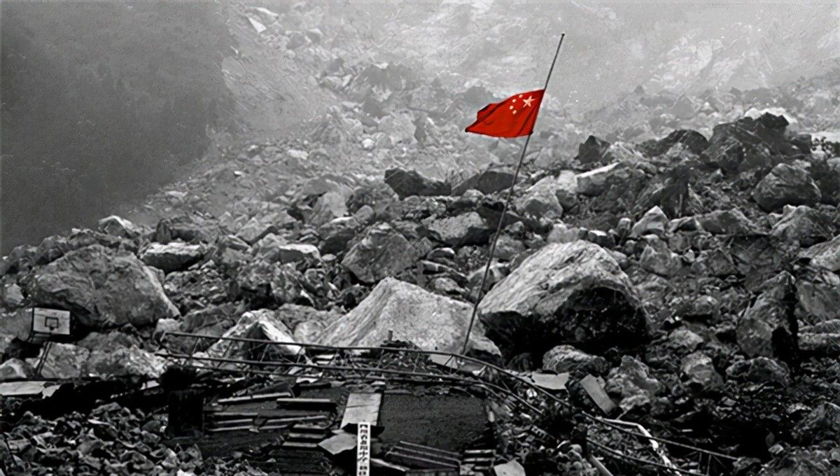 汶川大地震哺乳9个婴儿的警察妈妈后来怎么样了