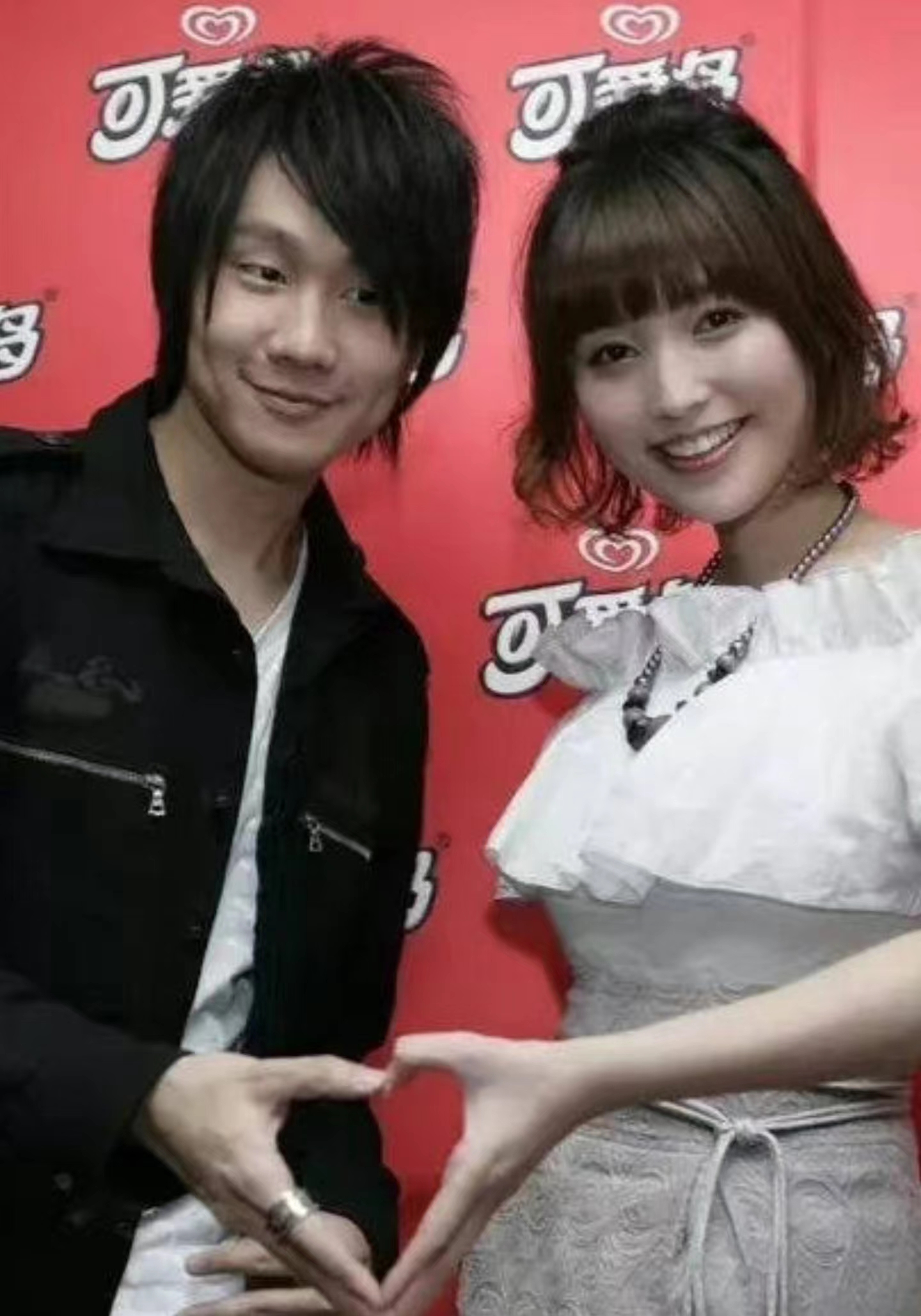 女歌手金莎确诊感染新冠，被救护车从酒店拉走，疑似晒朋友圈道歉休闲区蓝鸢梦想 - Www.slyday.coM