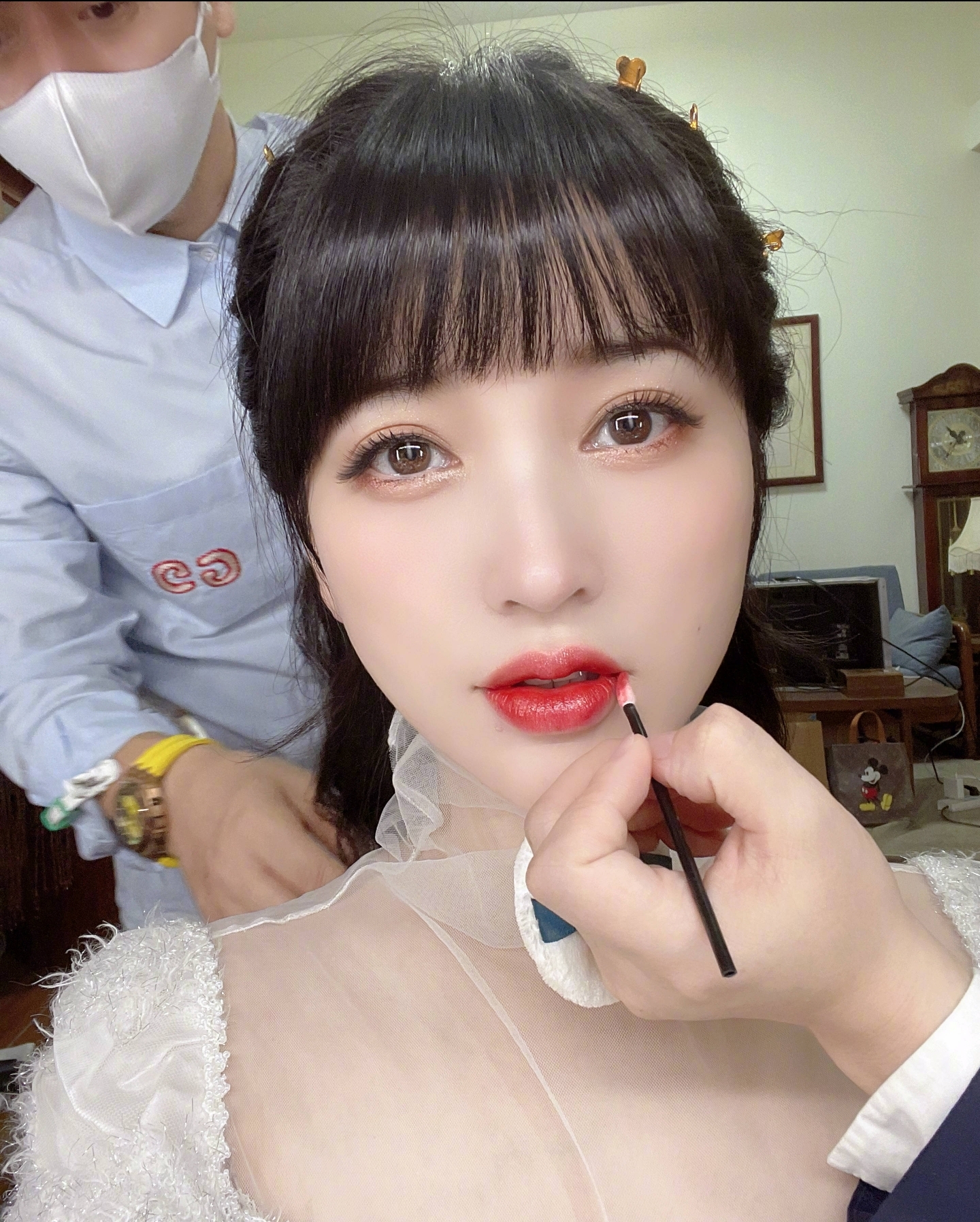 女歌手金莎确诊感染新冠，被救护车从酒店拉走，疑似晒朋友圈道歉休闲区蓝鸢梦想 - Www.slyday.coM