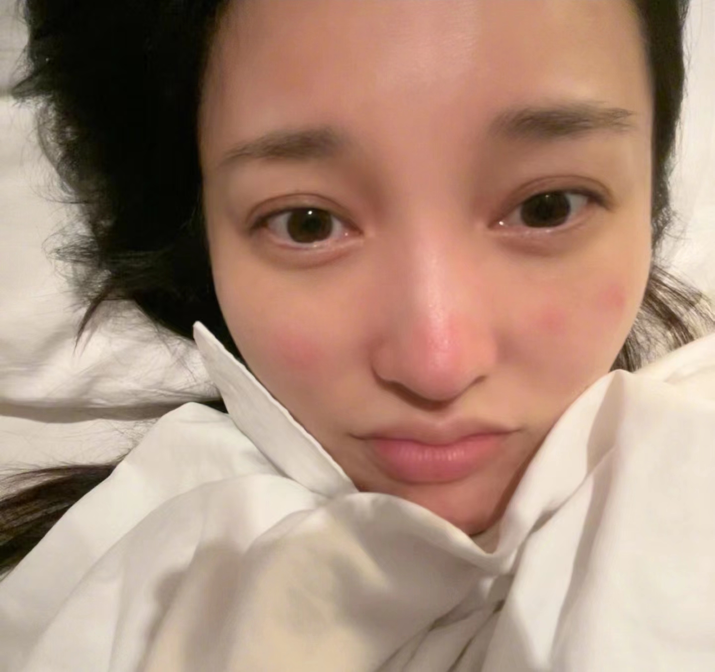 女歌手金莎确诊感染新冠，被救护车从酒店拉走，疑似晒朋友圈道歉休闲区蓝鸢梦想 - Www.slyday.coM