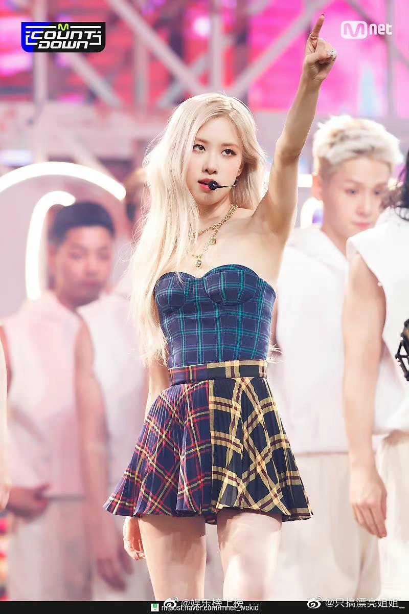 朴彩英舞台名场面很难不爱舞台上闪闪发光的rosé