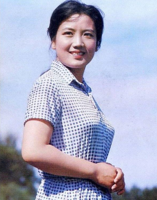 李秀明:凭《春苗》成名,当红时隐退经商,活出同样精彩|春苗|李秀明|许