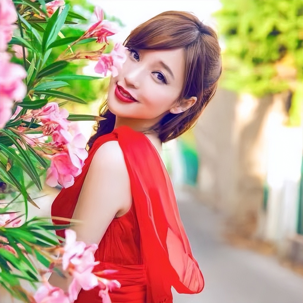 女歌手金莎确诊感染新冠，被救护车从酒店拉走，疑似晒朋友圈道歉休闲区蓝鸢梦想 - Www.slyday.coM