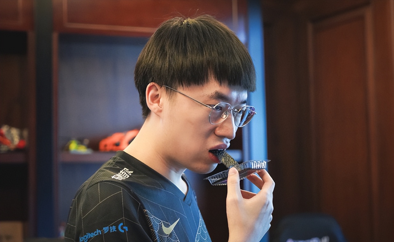 RNG稳进决赛？姿态和水晶哥狂吹小虎：MSI“暂时”第一中单！休闲区蓝鸢梦想 - Www.slyday.coM