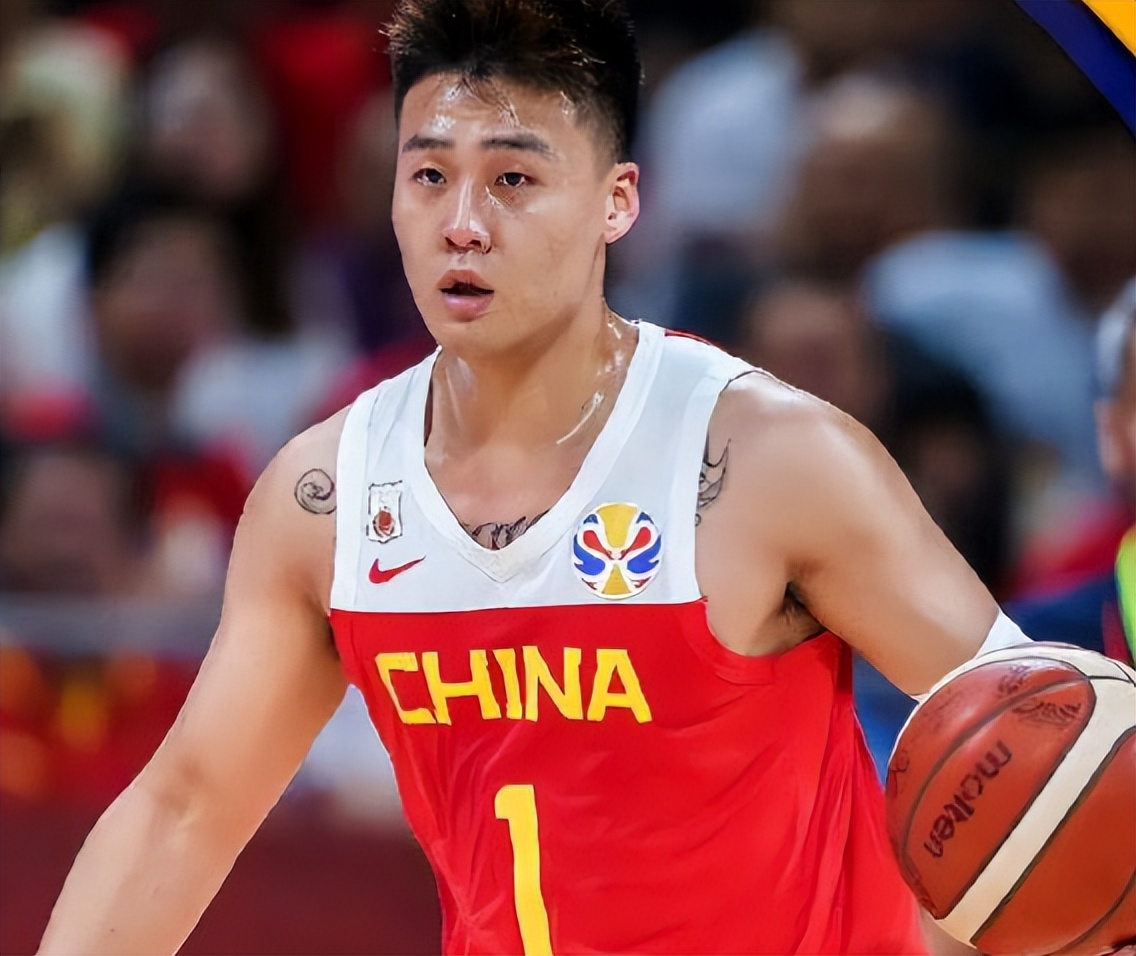 赵睿国家队训练视频曝光,狂秀球技,新鲜的睿睿!