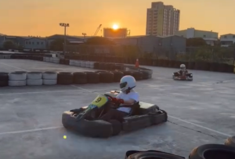 林志颖老婆晒泳装美照,生仨娃还是超模身材,自称小女孩超自信休闲区蓝鸢梦想 - Www.slyday.coM 林志颖老婆晒泳装美照,生仨娃还是超模身材,自称小女孩超自信休闲区蓝鸢梦想 - Www.slyday.coM